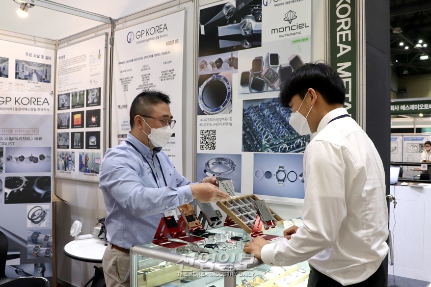GPN, 2022 금속산업대전에서 정밀 가공 부품과 금속 케이스 전시 관련 사진 1