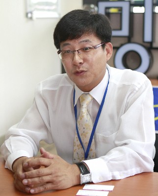 2009년 밍그라빠 포털 운영에 관해 인터뷰하는 조영봉 대표